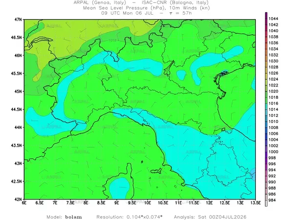 thumb_bolam_zoom_2026070400_57_mslp%shd+cnt_wind10%barb.webp