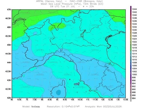 thumb_bolam_zoom_2026072000_33_mslp%shd+cnt_wind10%barb.webp