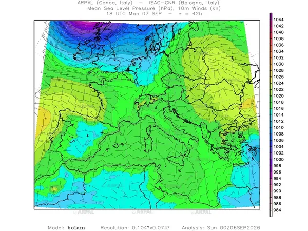 thumb_bolam_all_2026090600_42_mslp%shd+cnt_wind10%barb2.webp